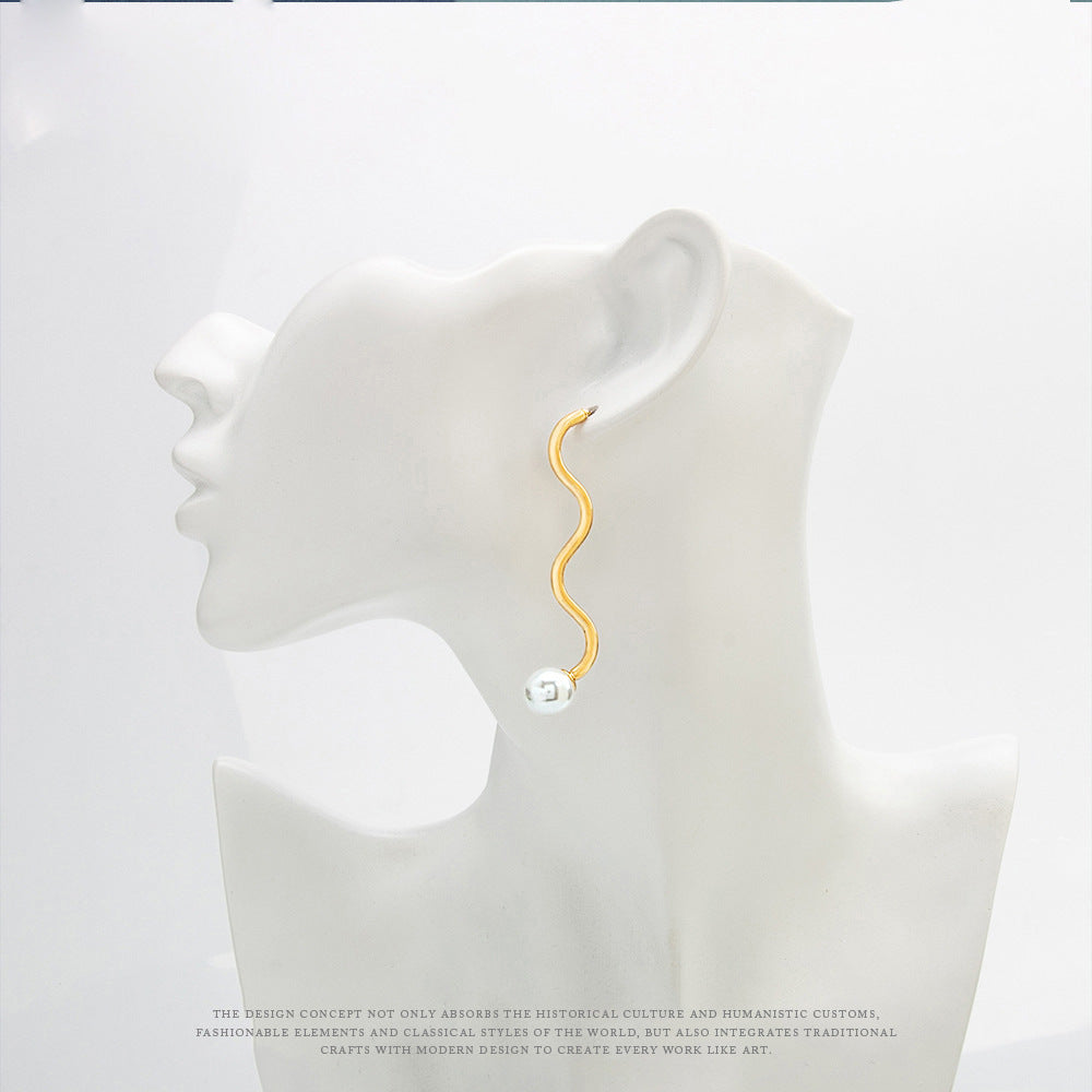 Pearl Geometric S-shaped Net Red Alloy Stud Earrings